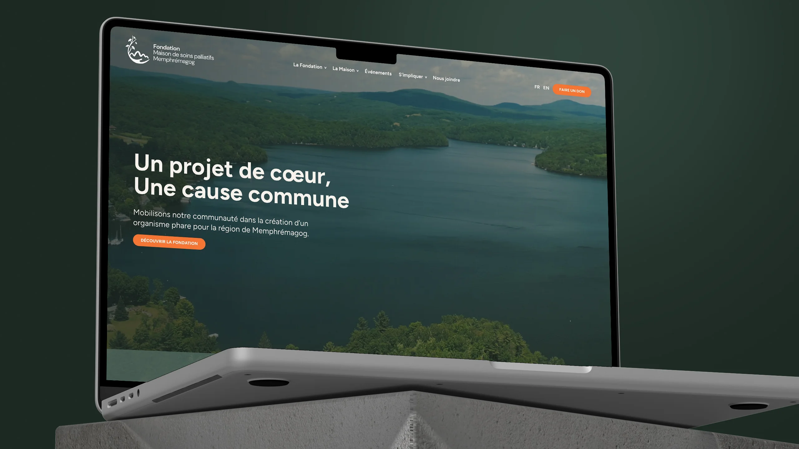 Image of computer with the website of the Fondation MSPM
